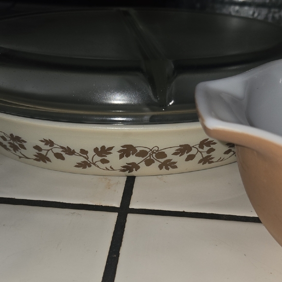 Vintage Pyrex Bundle - Picture 3 of 10